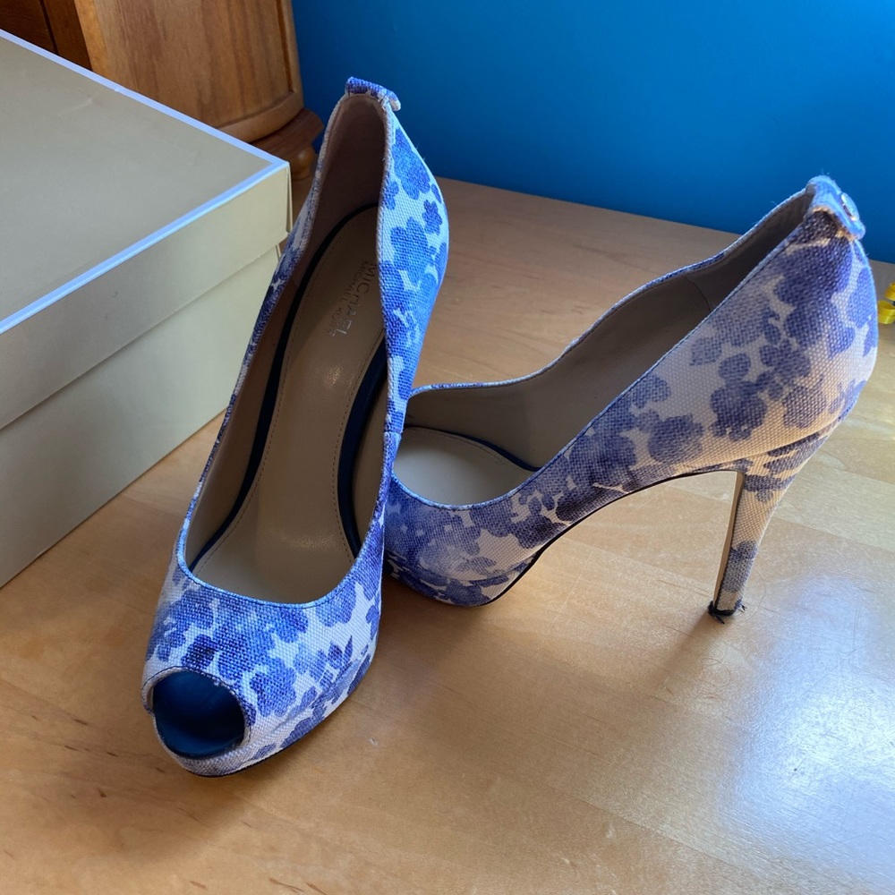Michael Kors Blue & White Flower Pumps